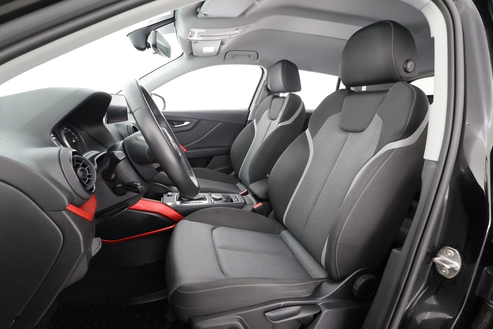 Audi Q2 2018 Business Sport 1,4 TFSI COD 110 kW S tronic * ACC / Webasto / LED / P.Tutka / Audi Smartphone / Keyless * - Kahdet renkaat aluvanteilla