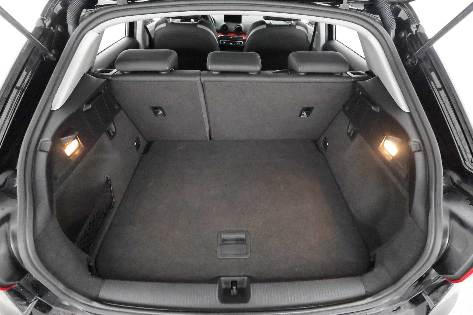 Audi Q2 2018 Business Sport 1,4 TFSI COD 110 kW S tronic * ACC / Webasto / LED / P.Tutka / Audi Smartphone / Keyless * - Kahdet renkaat aluvanteilla