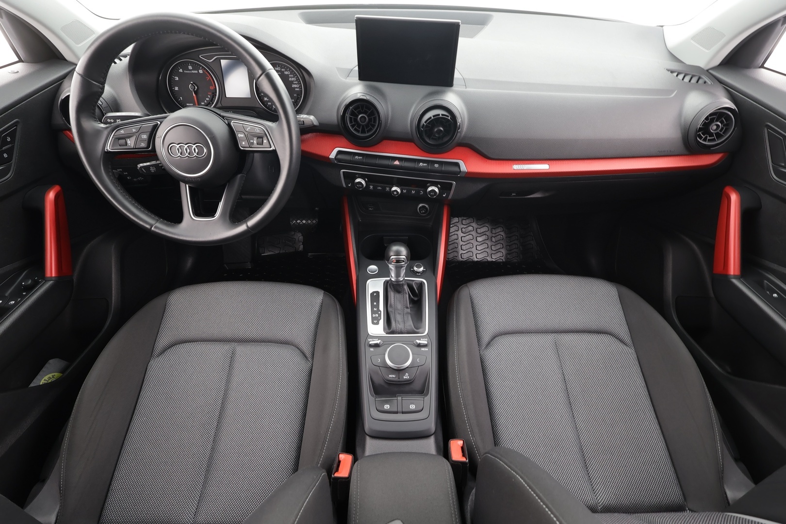 Audi Q2 2018 Business Sport 1,4 TFSI COD 110 kW S tronic * ACC / Webasto / LED / P.Tutka / Audi Smartphone / Keyless * - Kahdet renkaat aluvanteilla