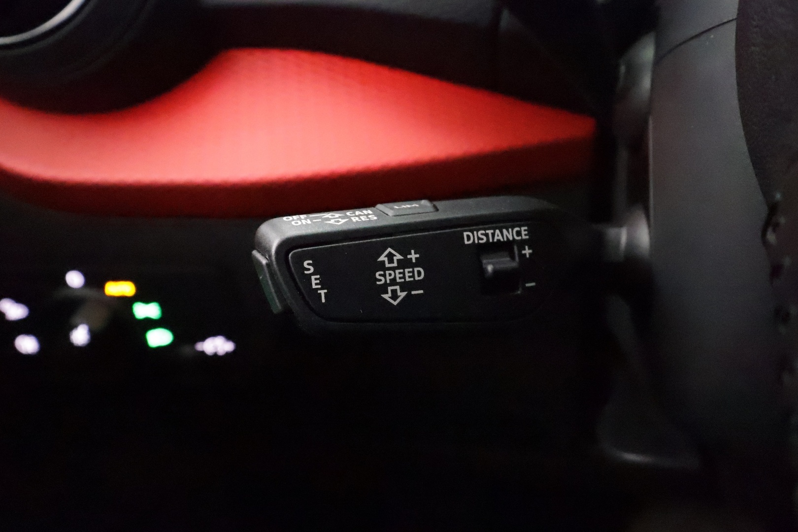 Audi Q2 2018 Business Sport 1,4 TFSI COD 110 kW S tronic * ACC / Webasto / LED / P.Tutka / Audi Smartphone / Keyless * - Kahdet renkaat aluvanteilla