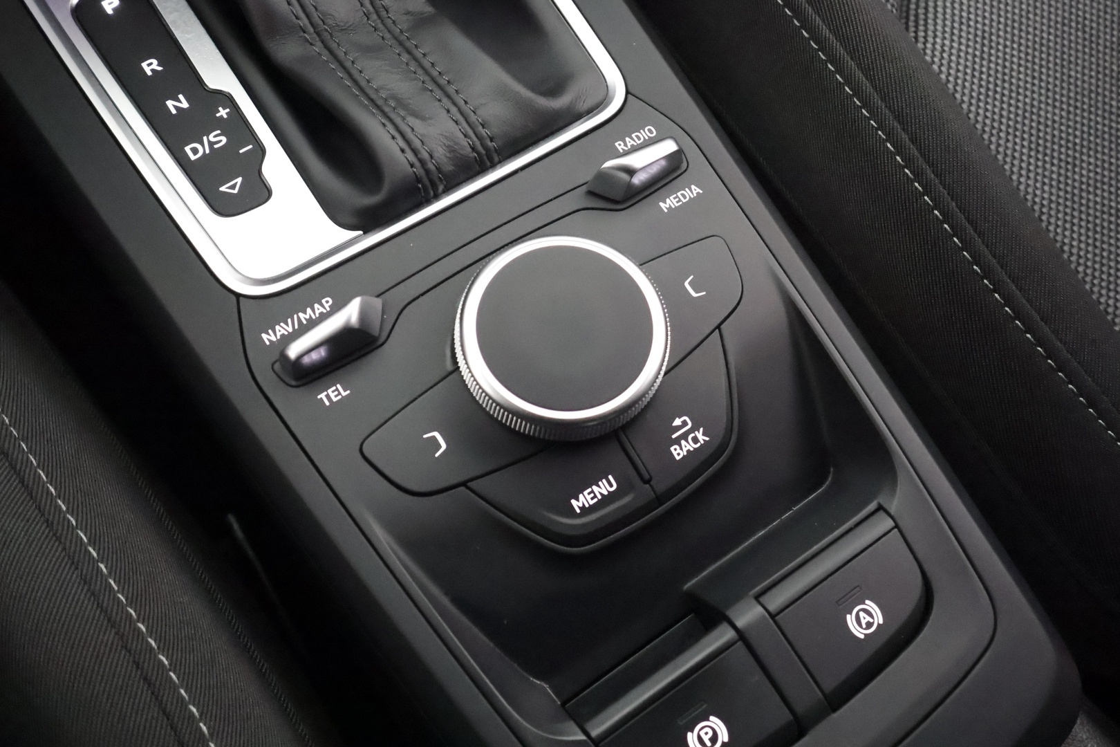 Audi Q2 2018 Business Sport 1,4 TFSI COD 110 kW S tronic * ACC / Webasto / LED / P.Tutka / Audi Smartphone / Keyless * - Kahdet renkaat aluvanteilla