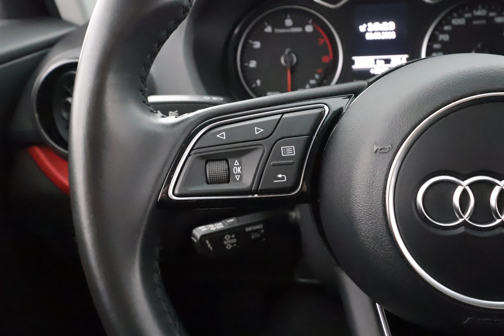 Audi Q2 2018 Business Sport 1,4 TFSI COD 110 kW S tronic * ACC / Webasto / LED / P.Tutka / Audi Smartphone / Keyless * - Kahdet renkaat aluvanteilla