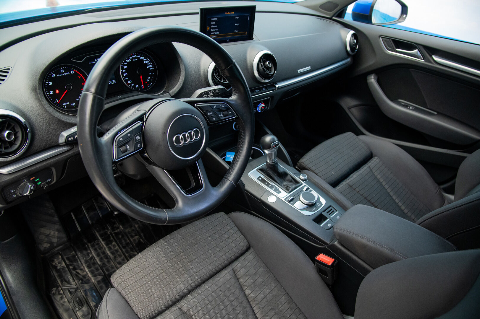 Audi A3 2018 Sportback Pro Business Sport Edition 2,0 TFSI 140 kW quattro S tronic / Adapt.vakkari / P-tutkat / Sport-penkit - 2 x renkaat / seuraava katsastus 01/27 / Hyvä huoltohistoria - HULLUT AVAJAISHULINAT KORKOTARJOUS 3,29 %