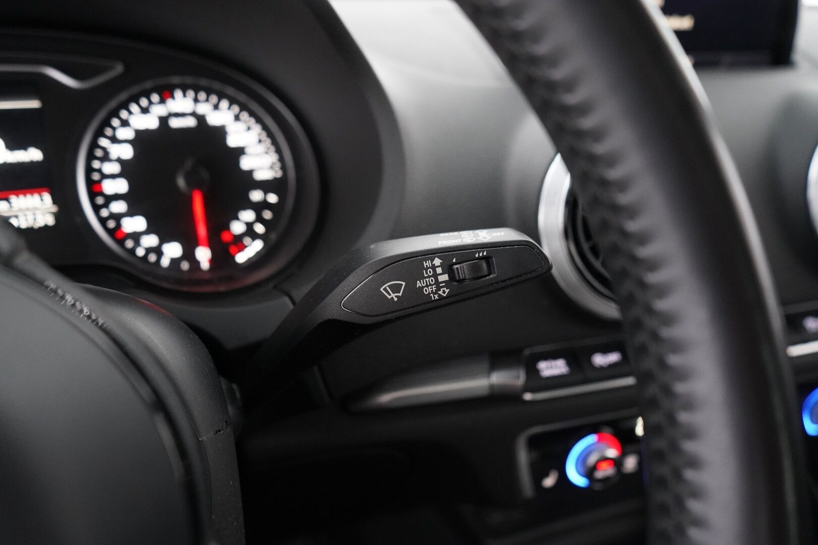 Audi A3 2018 Sportback Pro Business Sport Edition 2,0 TFSI 140 kW quattro S tronic / Adapt.vakkari / P-tutkat / Sport-penkit - 2 x renkaat / seuraava katsastus 01/27 / Hyvä huoltohistoria - HULLUT AVAJAISHULINAT KORKOTARJOUS 3,29 %