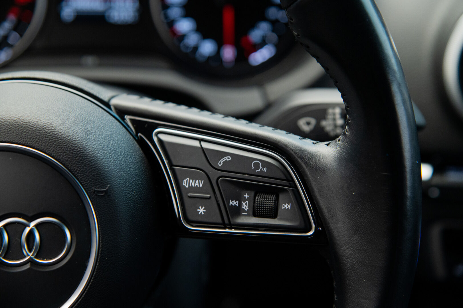 Audi A3 2018 Sportback Pro Business Sport Edition 2,0 TFSI 140 kW quattro S tronic / Adapt.vakkari / P-tutkat / Sport-penkit - 2 x renkaat / seuraava katsastus 01/27 / Hyvä huoltohistoria - HULLUT AVAJAISHULINAT KORKOTARJOUS 3,29 %