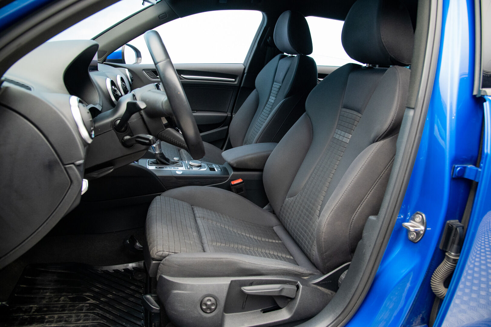 Audi A3 2018 Sportback Pro Business Sport Edition 2,0 TFSI 140 kW quattro S tronic / Adapt.vakkari / P-tutkat / Sport-penkit - 2 x renkaat / seuraava katsastus 01/27 / Hyvä huoltohistoria - HULLUT AVAJAISHULINAT KORKOTARJOUS 3,29 %