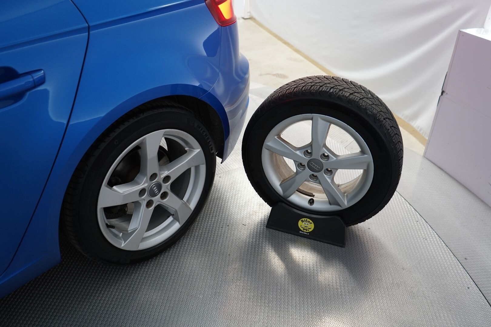 Audi A3 2018 Sportback Pro Business Sport Edition 2,0 TFSI 140 kW quattro S tronic / Adapt.vakkari / P-tutkat / Sport-penkit - 2 x renkaat / seuraava katsastus 01/27 / Hyvä huoltohistoria - HULLUT AVAJAISHULINAT KORKOTARJOUS 3,29 %