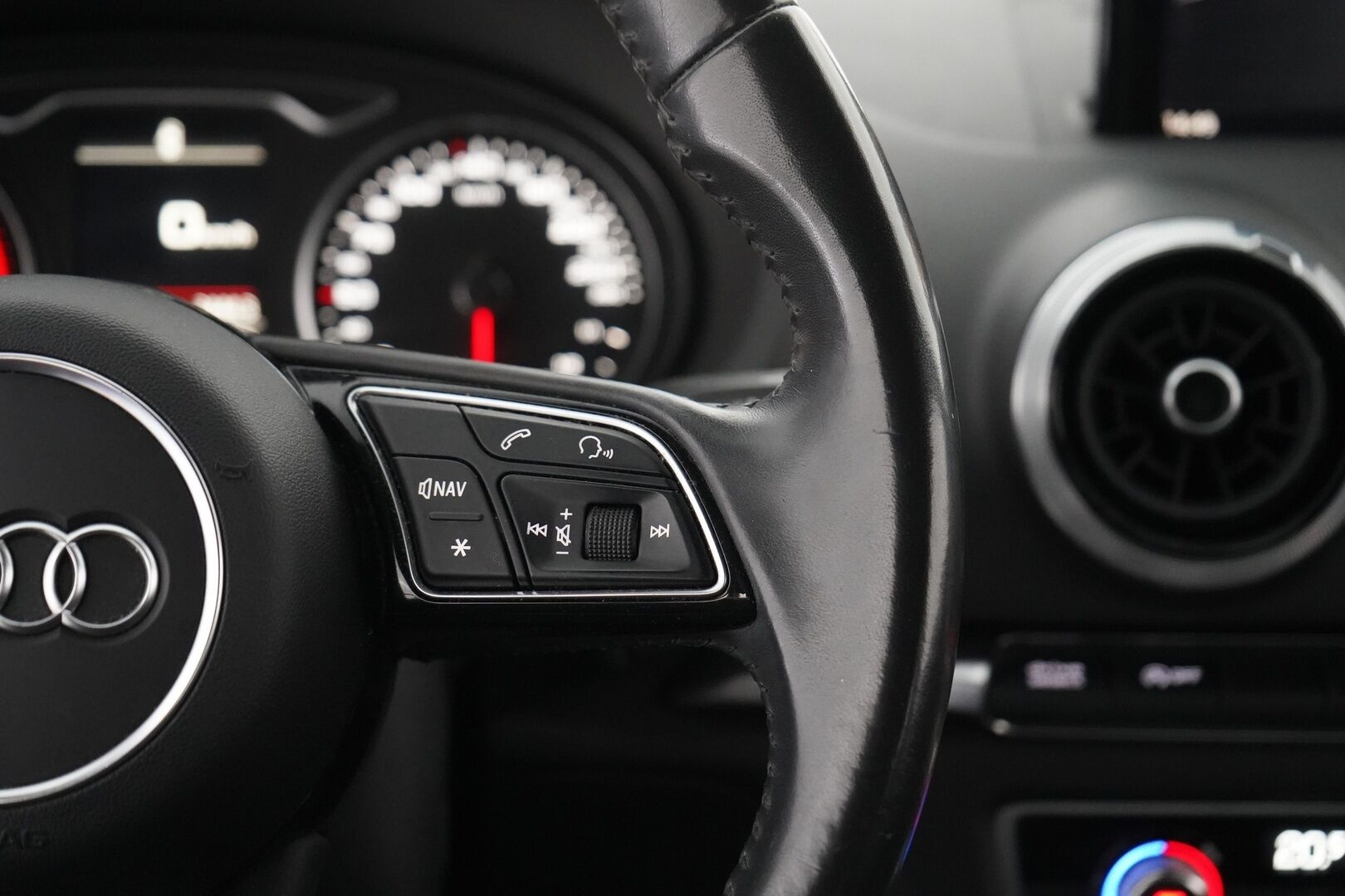 Audi A3 2018 Sportback Pro Business Sport Edition 2,0 TFSI 140 kW quattro S tronic / Adapt.vakkari / P-tutkat / Sport-penkit - 2 x renkaat / seuraava katsastus 01/27 / Hyvä huoltohistoria - HULLUT AVAJAISHULINAT KORKOTARJOUS 3,29 %