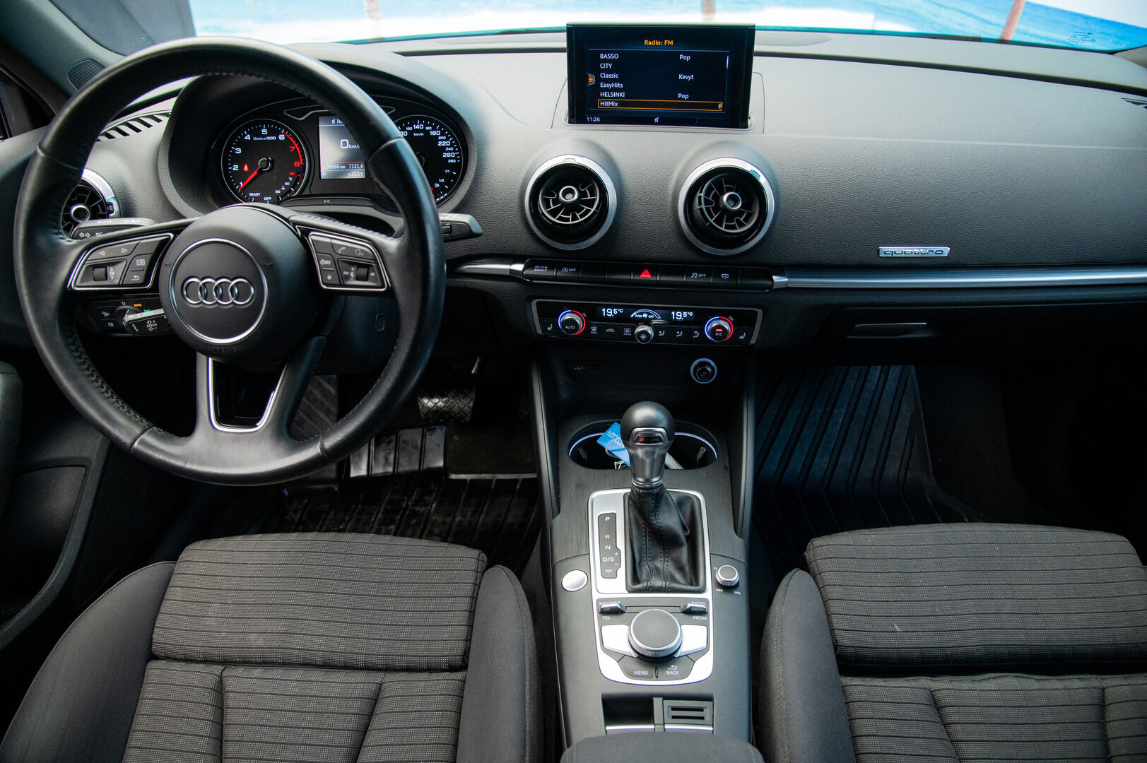 Audi A3 2018 Sportback Pro Business Sport Edition 2,0 TFSI 140 kW quattro S tronic / Adapt.vakkari / P-tutkat / Sport-penkit - 2 x renkaat / seuraava katsastus 01/27 / Hyvä huoltohistoria - HULLUT AVAJAISHULINAT KORKOTARJOUS 3,29 %