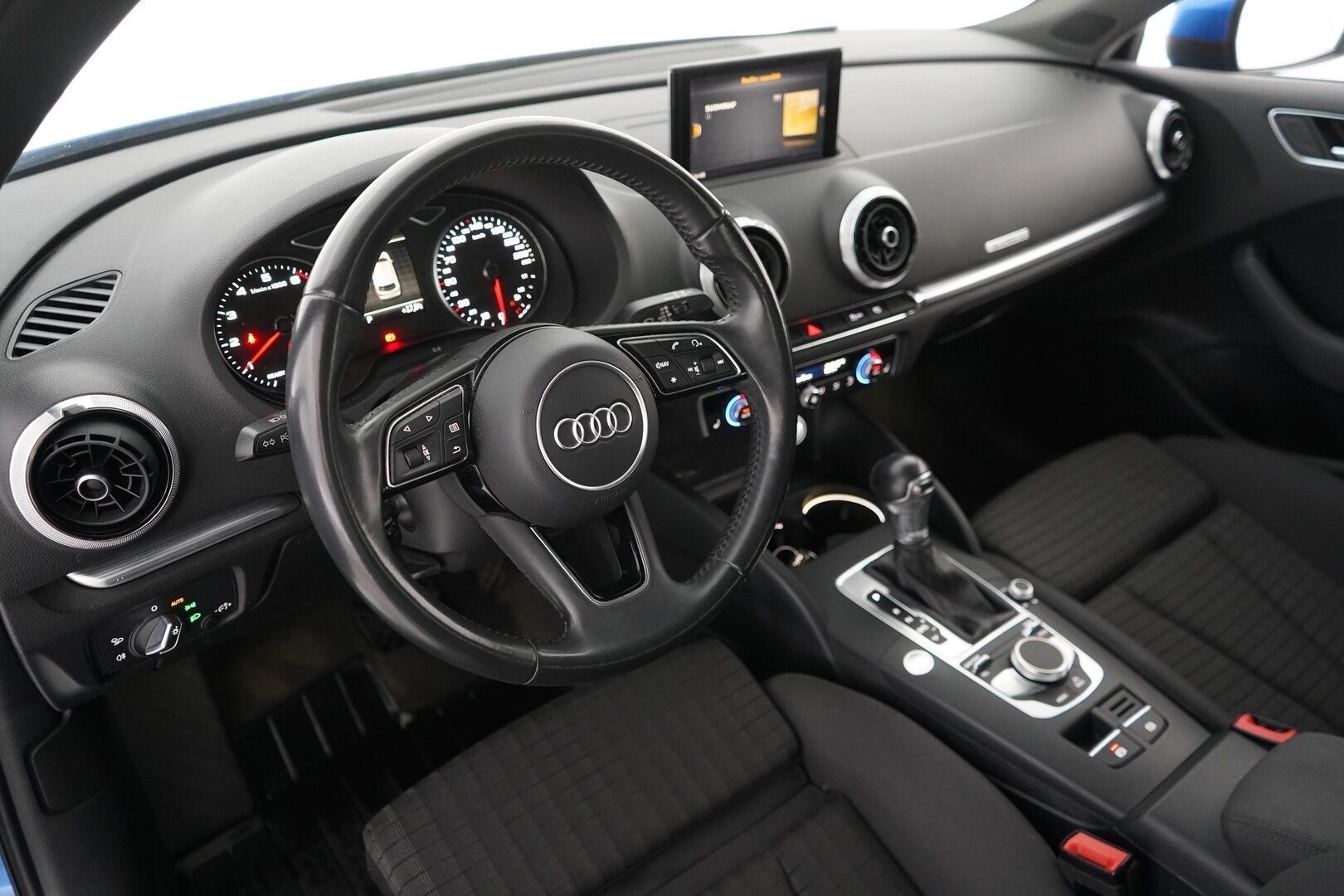 Audi A3 2018 Sportback Pro Business Sport Edition 2,0 TFSI 140 kW quattro S tronic / Adapt.vakkari / P-tutkat / Sport-penkit - 2 x renkaat / seuraava katsastus 01/27 / Hyvä huoltohistoria - HULLUT AVAJAISHULINAT KORKOTARJOUS 3,29 %