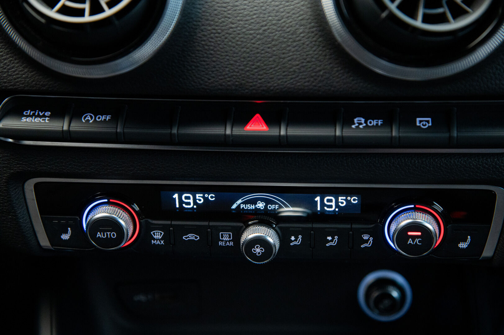 Audi A3 2018 Sportback Pro Business Sport Edition 2,0 TFSI 140 kW quattro S tronic / Adapt.vakkari / P-tutkat / Sport-penkit - 2 x renkaat / seuraava katsastus 01/27 / Hyvä huoltohistoria - HULLUT AVAJAISHULINAT KORKOTARJOUS 3,29 %