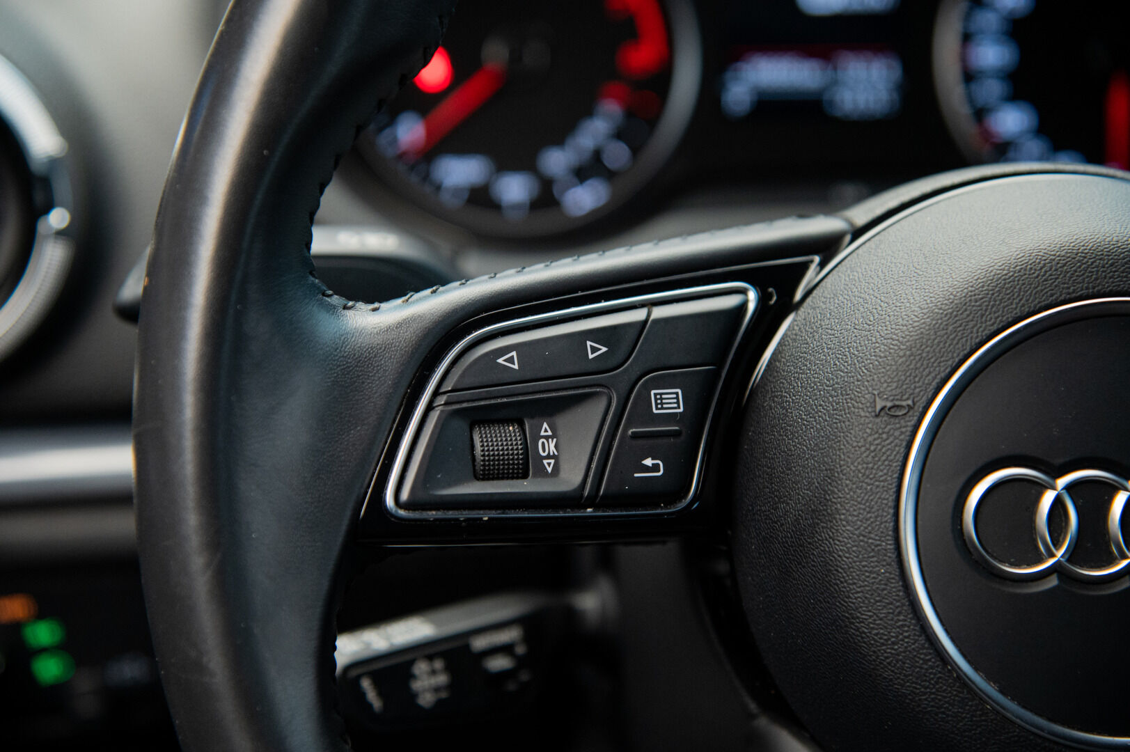 Audi A3 2018 Sportback Pro Business Sport Edition 2,0 TFSI 140 kW quattro S tronic / Adapt.vakkari / P-tutkat / Sport-penkit - 2 x renkaat / seuraava katsastus 01/27 / Hyvä huoltohistoria - HULLUT AVAJAISHULINAT KORKOTARJOUS 3,29 %