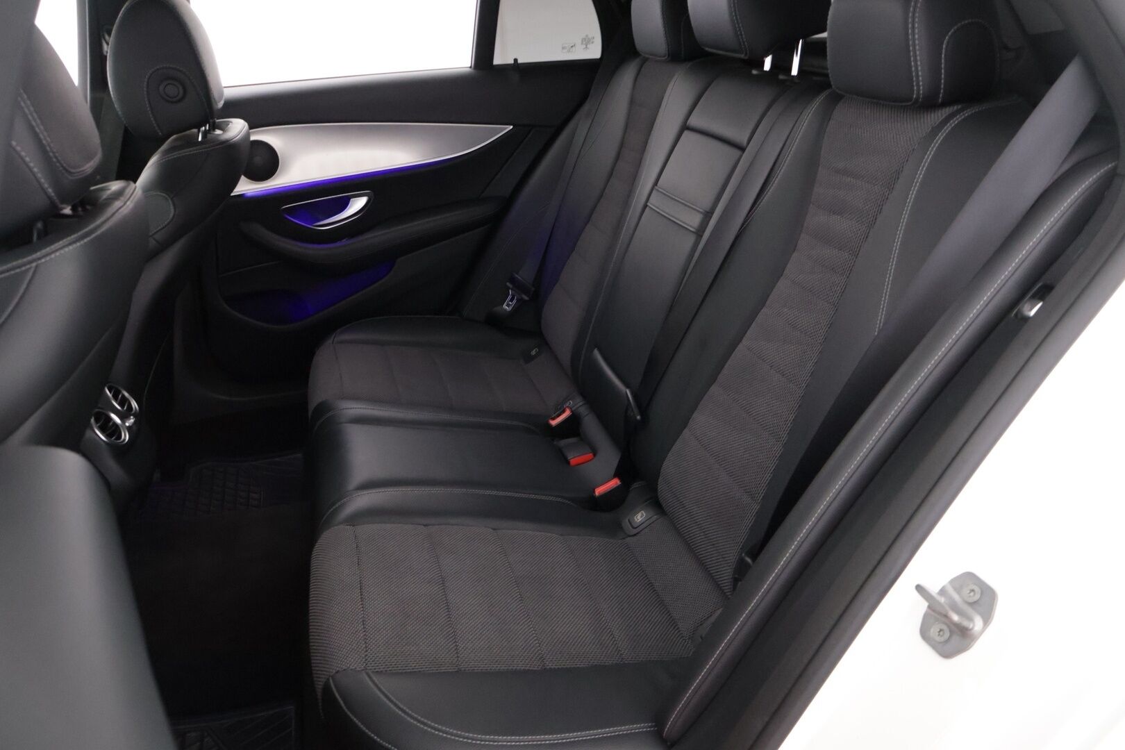 Mercedes-Benz E 2018 220 d 4Matic T A Premium Business *Vakkari / Puolinahat / Ambient / P.kamera / Koukku / Lohko!* - *Vakkari / Puolinahat / Ambient / P.kamera / Koukku / Lohko!*