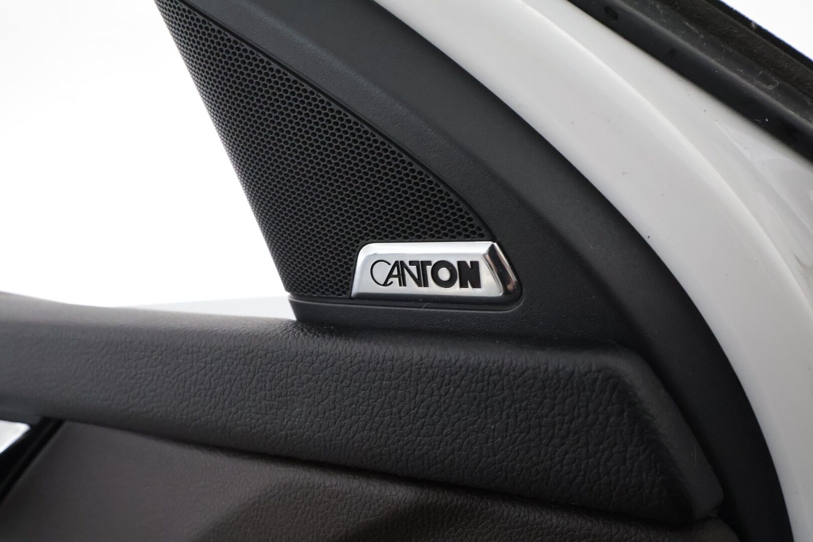 Skoda Octavia 2018 Combi 1,8 TSI L&K DSG. ** Webasto / Koukku / Adapt.Vakkari / Muistipenkki / P.Kamera / LED-valot / Canton / Navi ** - Suomi-auto / Kahdet Renkaat
