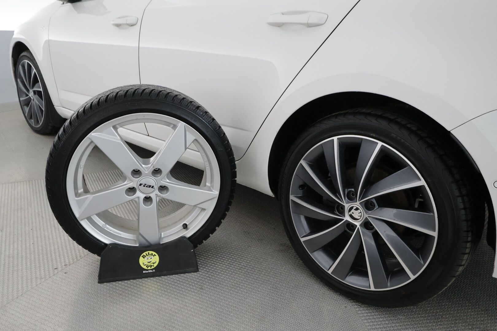 Skoda Octavia 2018 Combi 1,8 TSI L&K DSG. ** Webasto / Koukku / Adapt.Vakkari / Muistipenkki / P.Kamera / LED-valot / Canton / Navi ** - Suomi-auto / Kahdet Renkaat