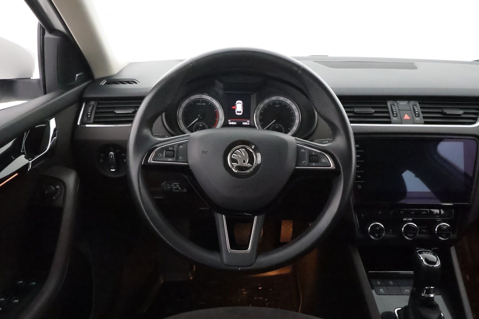 Skoda Octavia 2018 Combi 1,8 TSI L&K DSG. ** Webasto / Koukku / Adapt.Vakkari / Muistipenkki / P.Kamera / LED-valot / Canton / Navi ** - Suomi-auto / Kahdet Renkaat