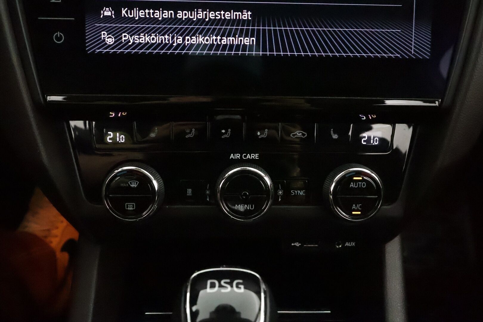 Skoda Octavia 2018 Combi 1,8 TSI L&K DSG. ** Webasto / Koukku / Adapt.Vakkari / Muistipenkki / P.Kamera / LED-valot / Canton / Navi ** - Suomi-auto / Kahdet Renkaat
