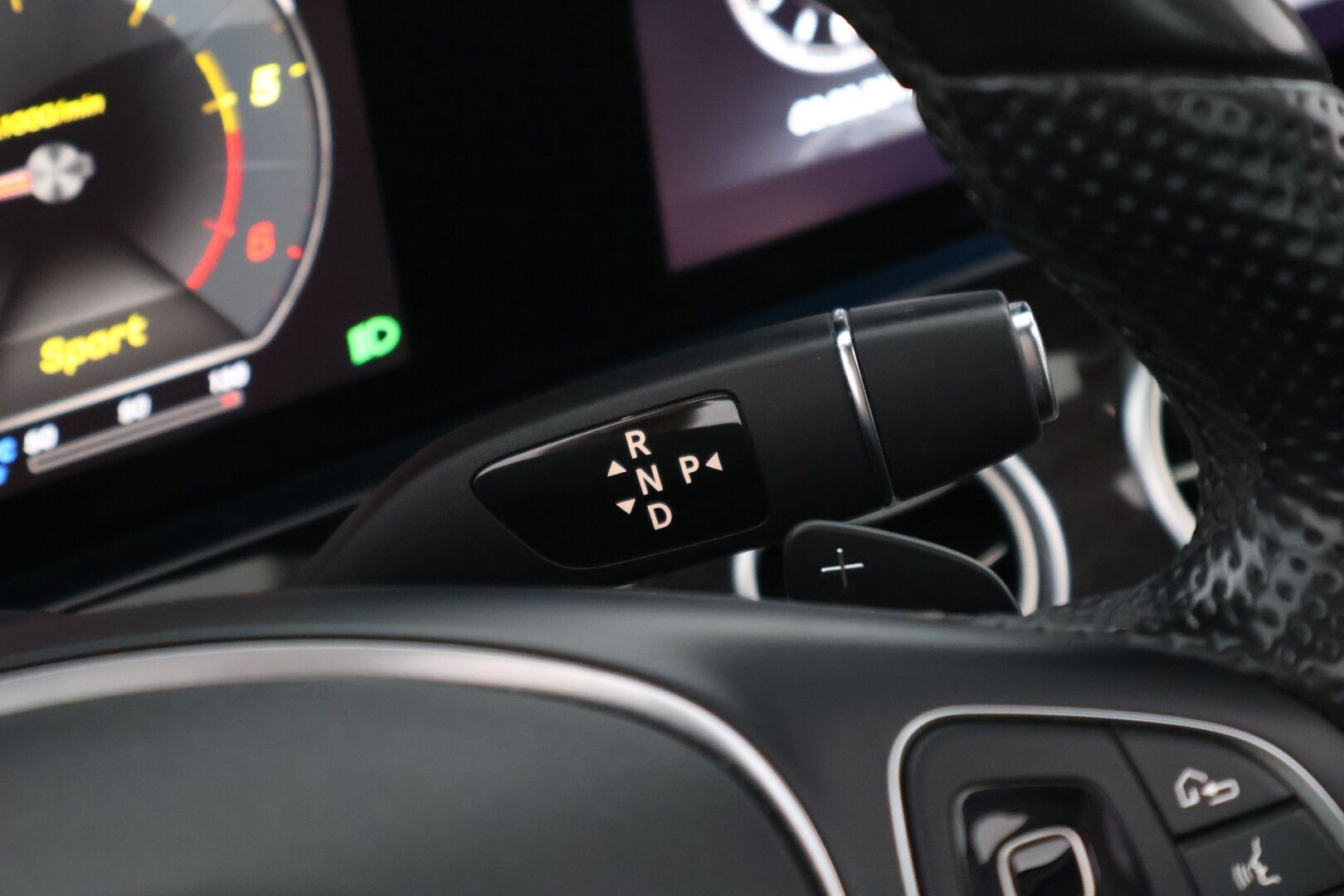 Mercedes-Benz E 2017 220 d A AMG - Widescreen / Peruutuskamera / Multibeam LED / Kattoluukku / Puolinahkasisusta / Navi / Apple&Android / Kahdet hyvät renkaat aluvantein!