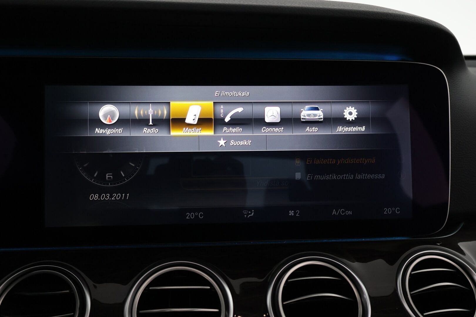 Mercedes-Benz E 2017 220 d A AMG - Widescreen / Peruutuskamera / Multibeam LED / Kattoluukku / Puolinahkasisusta / Navi / Apple&Android / Kahdet hyvät renkaat aluvantein!