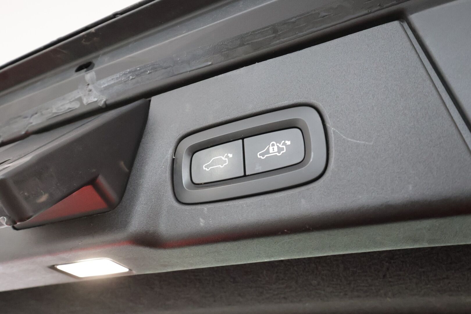 Volvo V90 2018 T8 AWD Business Inscription aut * Polestar /  Pilot Assist / Webasto / Muistipenkki / Full LED / P.Kamera / Sporttinahat * - Kahdet Renkaat / 2x Lataus / Suomi-auto - HULLUT AVAJAISHULINAT KORKOTARJOUS 3,29 %