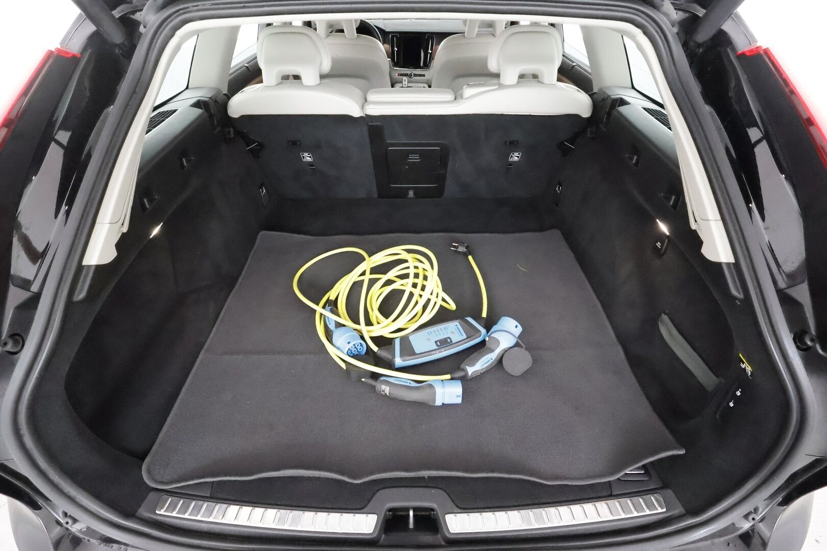 Volvo V90 2018 T8 AWD Business Inscription aut * Polestar /  Pilot Assist / Webasto / Muistipenkki / Full LED / P.Kamera / Sporttinahat * - Kahdet Renkaat / 2x Lataus / Suomi-auto - HULLUT AVAJAISHULINAT KORKOTARJOUS 3,29 %