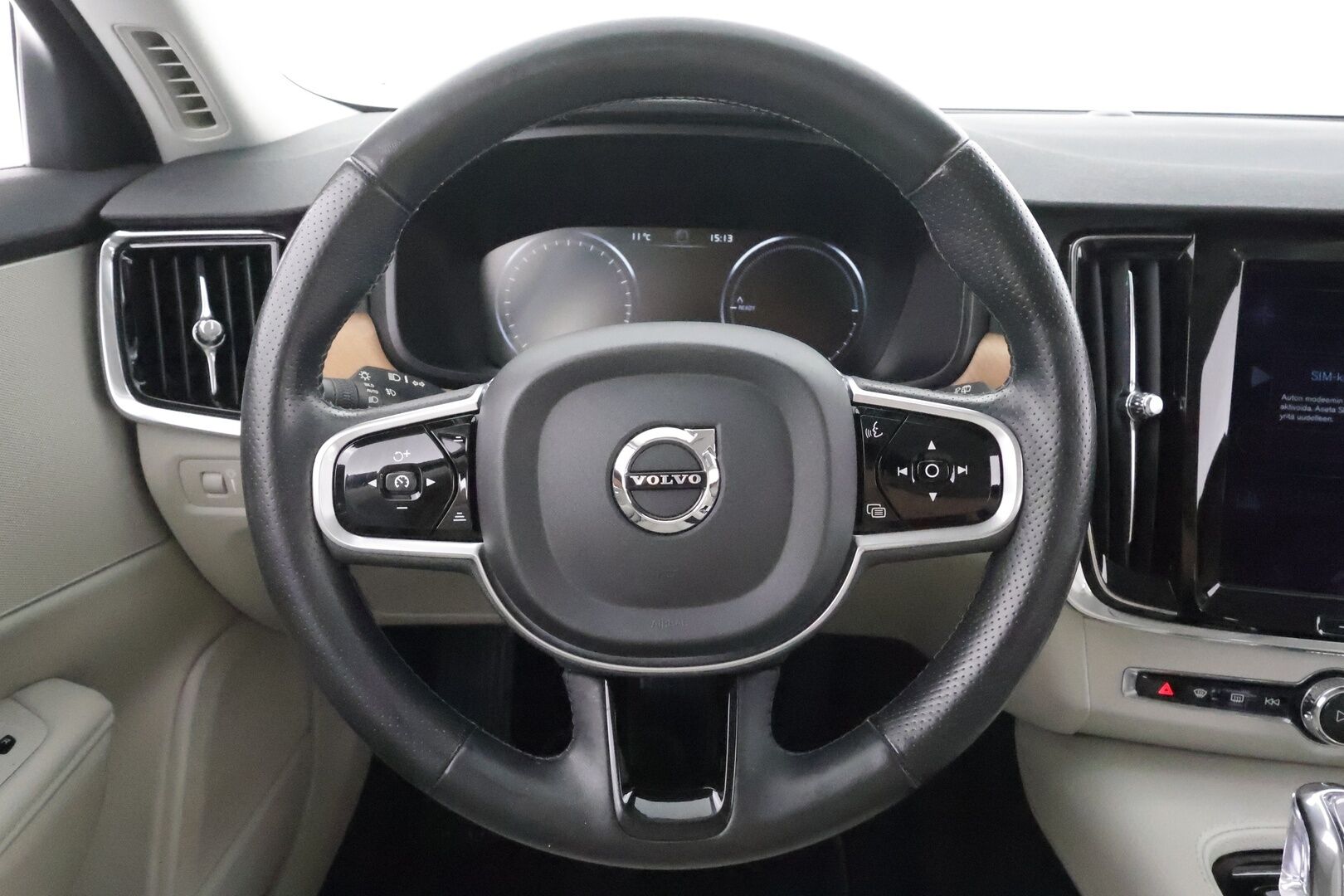 Volvo V90 2019 T8 AWD Business Inscription aut * Pilot Assist / Webasto / Muistipenkki / LED / P.Kamera / Sporttinahat * - Kahdet Renkaat / 2x Lataus / Suomi-auto