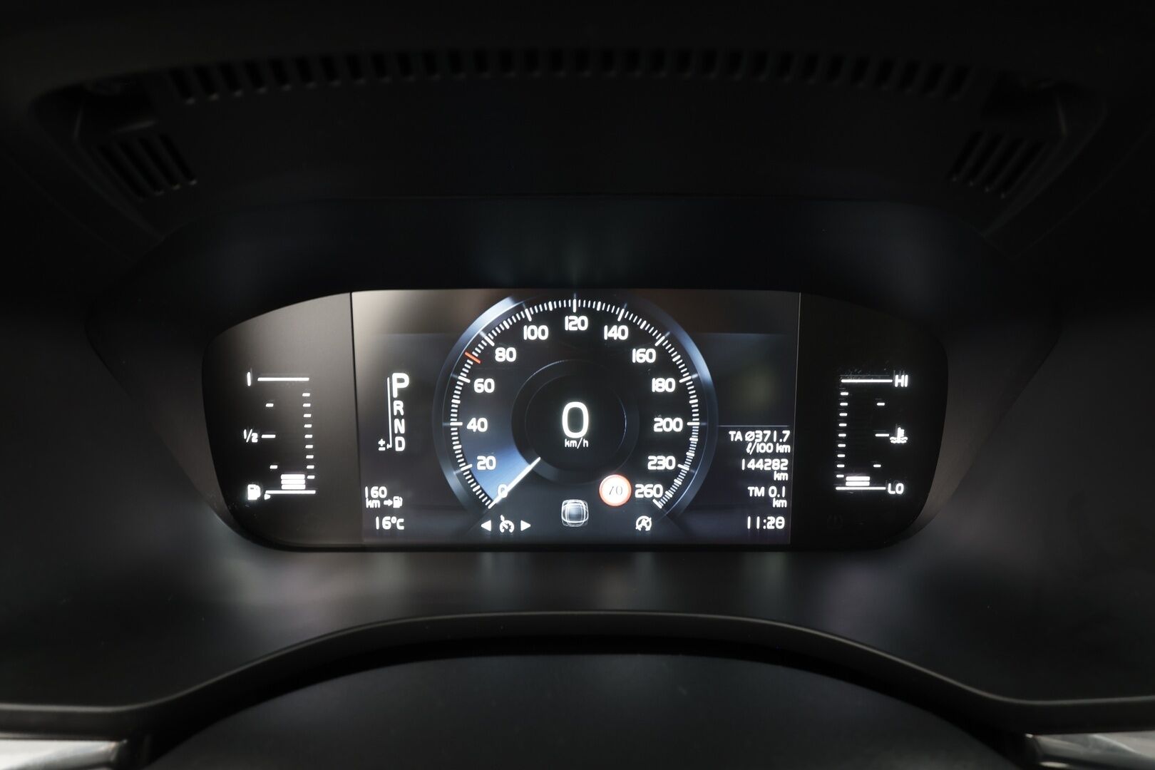 Volvo XC60 2018 D4 AWD Business aut * ACC / Webasto / P.kamera / LED / Navi / Koukku / Sähköluukku / KeylessGo / Nahat * - Suomi-auto / Kahdet renkaat aluvanteilla