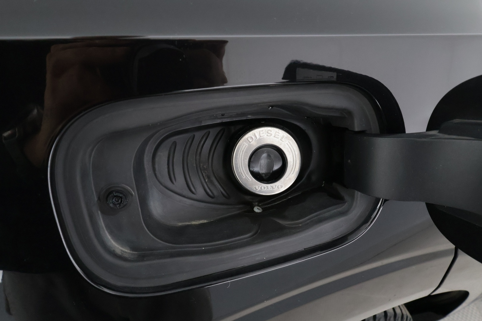 Volvo XC60 2018 D4 AWD Business aut * ACC / Webasto / P.kamera / LED / Navi / Koukku / Sähköluukku / KeylessGo / Nahat * - Suomi-auto / Kahdet renkaat aluvanteilla