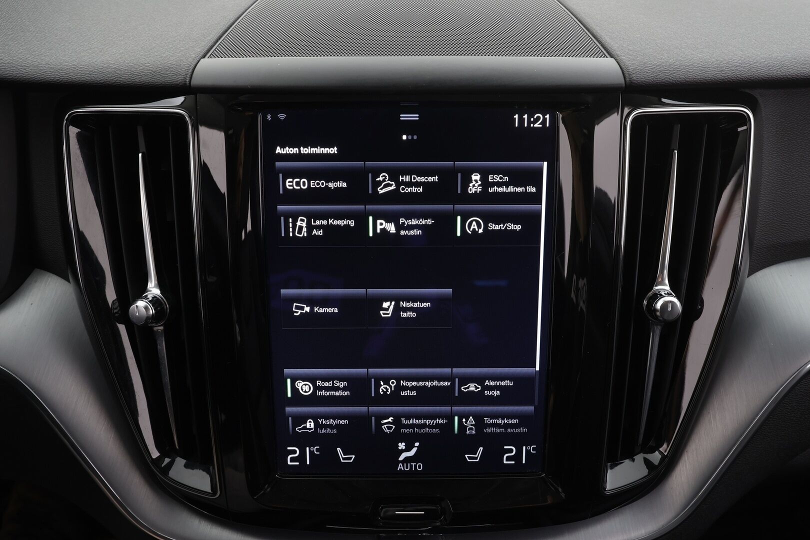 Volvo XC60 2018 D4 AWD Business aut * ACC / Webasto / P.kamera / LED / Navi / Koukku / Sähköluukku / KeylessGo / Nahat * - Suomi-auto / Kahdet renkaat aluvanteilla
