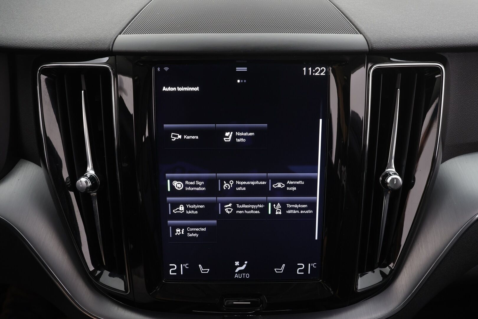 Volvo XC60 2018 D4 AWD Business aut * ACC / Webasto / P.kamera / LED / Navi / Koukku / Sähköluukku / KeylessGo / Nahat * - Suomi-auto / Kahdet renkaat aluvanteilla