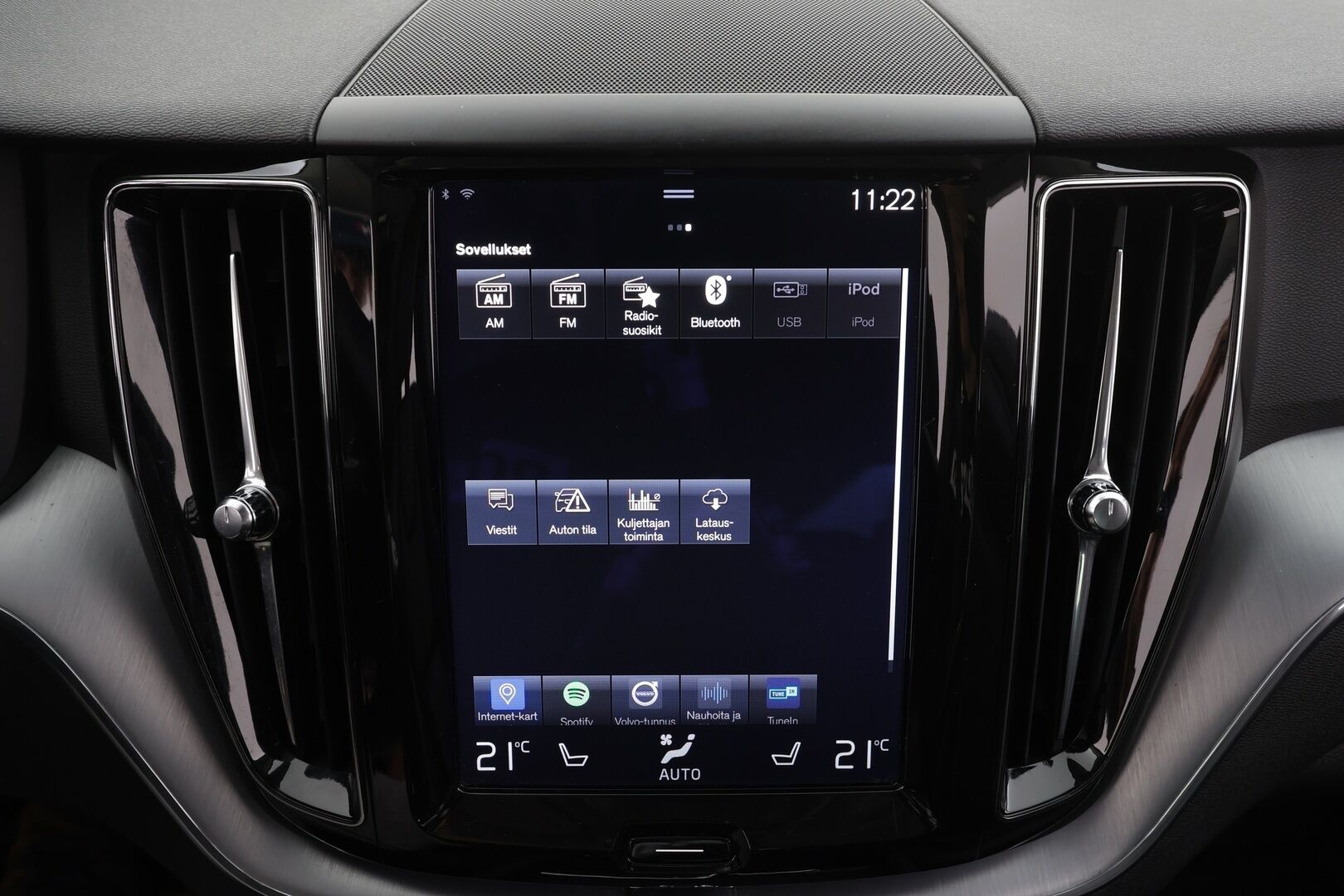 Volvo XC60 2018 D4 AWD Business aut * ACC / Webasto / P.kamera / LED / Navi / Koukku / Sähköluukku / KeylessGo / Nahat * - Suomi-auto / Kahdet renkaat aluvanteilla