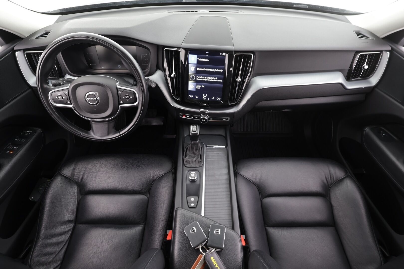 Volvo XC60 2018 D4 AWD Business aut * ACC / Webasto / P.kamera / LED / Navi / Koukku / Sähköluukku / KeylessGo / Nahat * - Suomi-auto / Kahdet renkaat aluvanteilla
