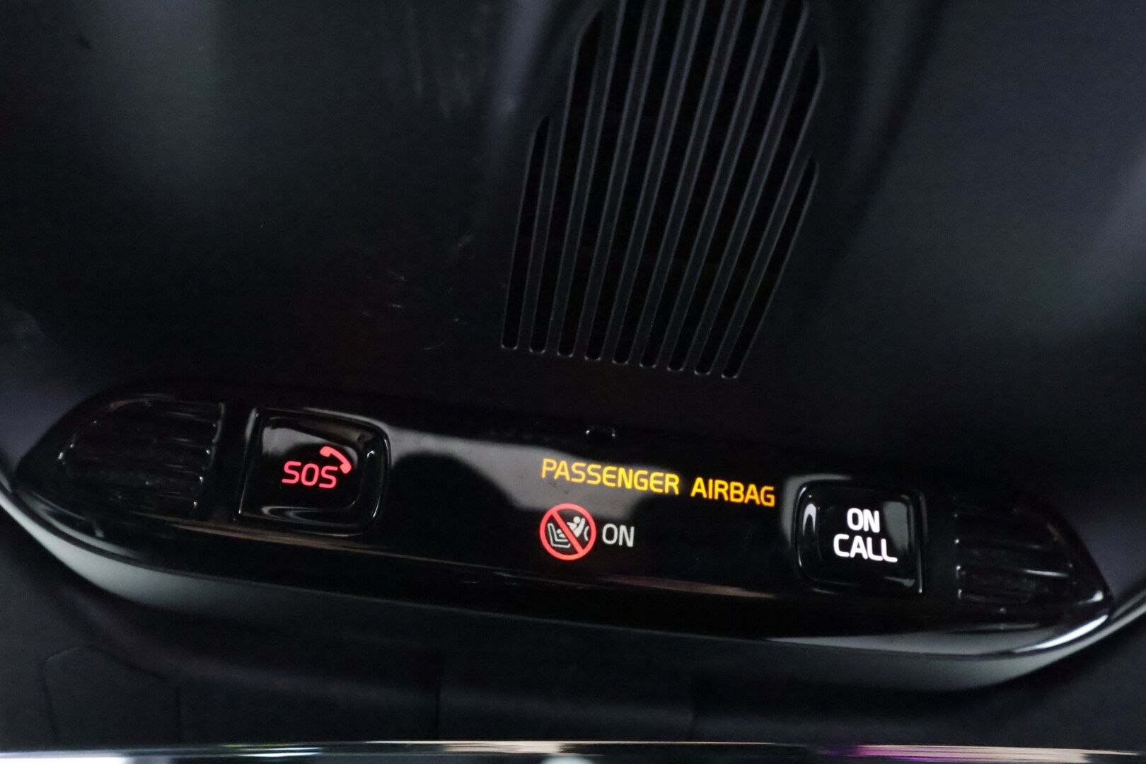 Volvo XC60 2018 T8 AWD R-Design aut * Pilot assist / Webasto / Koukku / 360-kamera / Full-LED / Panorama / Muistipenkki / Ilma-alusta * - Suomi-auto / Akku kuntotarkastettu / 2x Lataus - HULLUT AVAJAISHULINAT KORKOTARJOUS 3,29 %