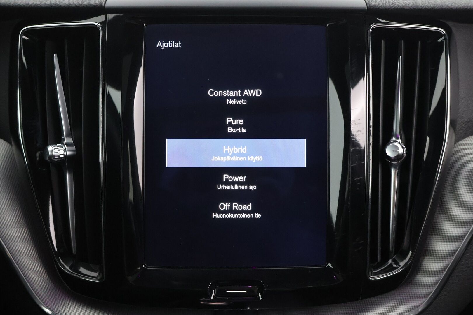 Volvo XC60 2018 T8 AWD R-Design aut - | Pilot assist | Webasto | Koukku | 360-kamera | Full-LED | Panorama | Muistipenkki | Ilma-alusta | Suomi-auto | Akku kuntotarkastettu | 2x Lataus | - KORKO VAIN 3,99 %