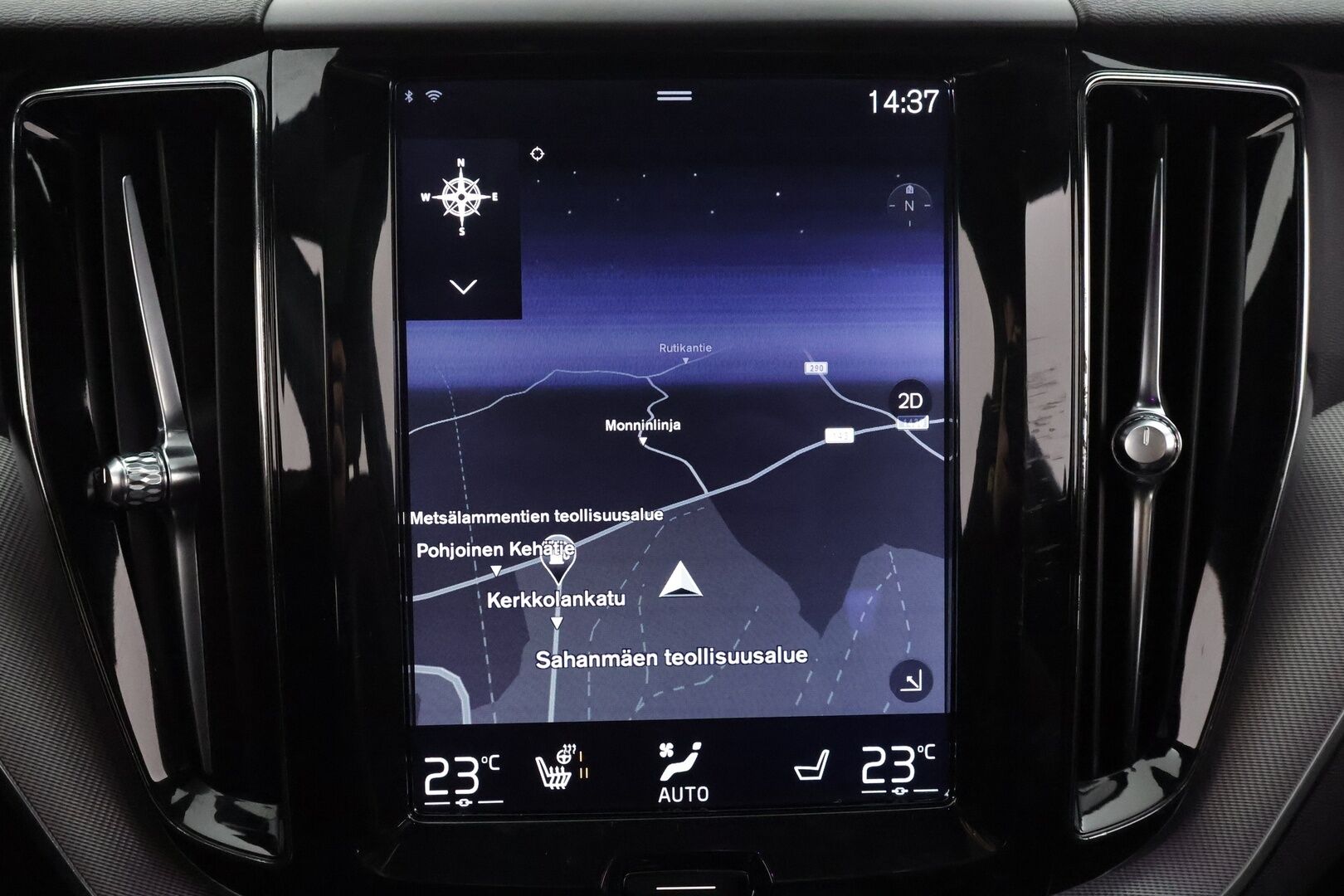 Volvo XC60 2018 T8 AWD R-Design aut * Pilot assist / Webasto / Koukku / 360-kamera / Full-LED / Panorama / Muistipenkki / Ilma-alusta * - Suomi-auto / Akku kuntotarkastettu / 2x Lataus - HULLUT AVAJAISHULINAT KORKOTARJOUS 3,29 %