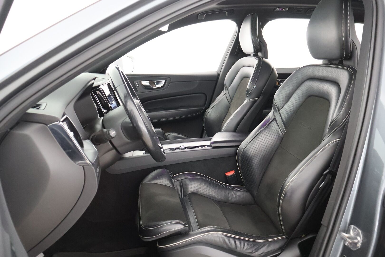 Volvo XC60 2018 T8 AWD R-Design aut - | Pilot assist | Webasto | Koukku | 360-kamera | Full-LED | Panorama | Muistipenkki | Ilma-alusta | Suomi-auto | Akku kuntotarkastettu | 2x Lataus | - KORKO VAIN 3,99 %