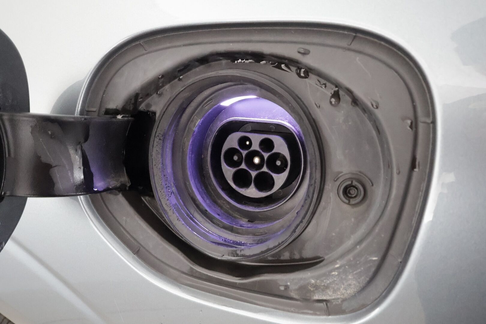 Volvo XC60 2018 T8 AWD R-Design aut * Pilot assist / Webasto / Koukku / 360-kamera / Full-LED / Panorama / Muistipenkki / Ilma-alusta * - Suomi-auto / Akku kuntotarkastettu / 2x Lataus - HULLUT AVAJAISHULINAT KORKOTARJOUS 3,29 %