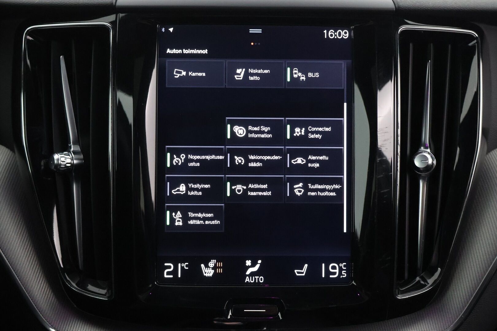 Volvo XC60 2018 T8 AWD R-Design aut - | Pilot assist | Webasto | Koukku | 360-kamera | Full-LED | Panorama | Muistipenkki | Ilma-alusta | Suomi-auto | Akku kuntotarkastettu | 2x Lataus | - KORKO VAIN 3,99 %