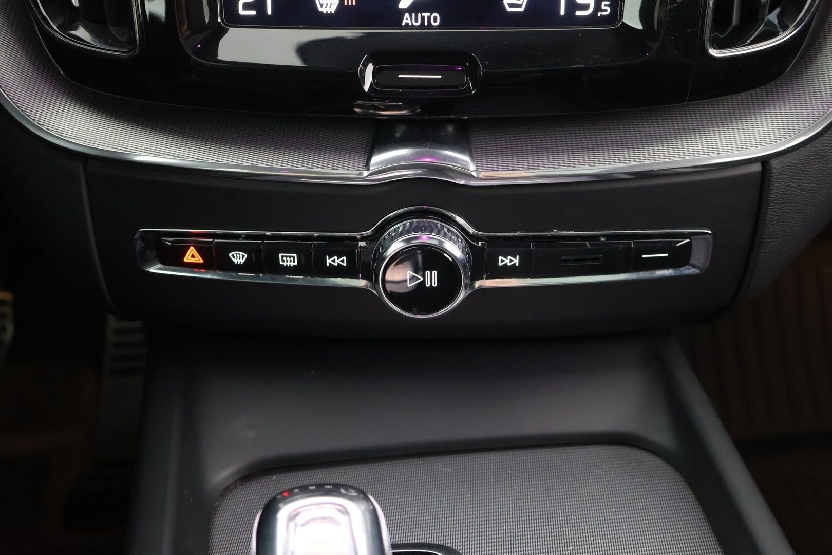 Volvo XC60 2018 T8 AWD R-Design aut - | Pilot assist | Webasto | Koukku | 360-kamera | Full-LED | Panorama | Muistipenkki | Ilma-alusta | Suomi-auto | Akku kuntotarkastettu | 2x Lataus | - KORKO VAIN 3,99 %