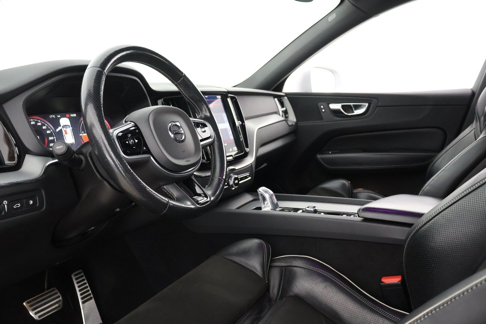 Volvo XC60 2018 T8 AWD R-Design aut - | Pilot assist | Webasto | Koukku | 360-kamera | Full-LED | Panorama | Muistipenkki | Ilma-alusta | Suomi-auto | Akku kuntotarkastettu | 2x Lataus | - KORKO VAIN 3,99 %