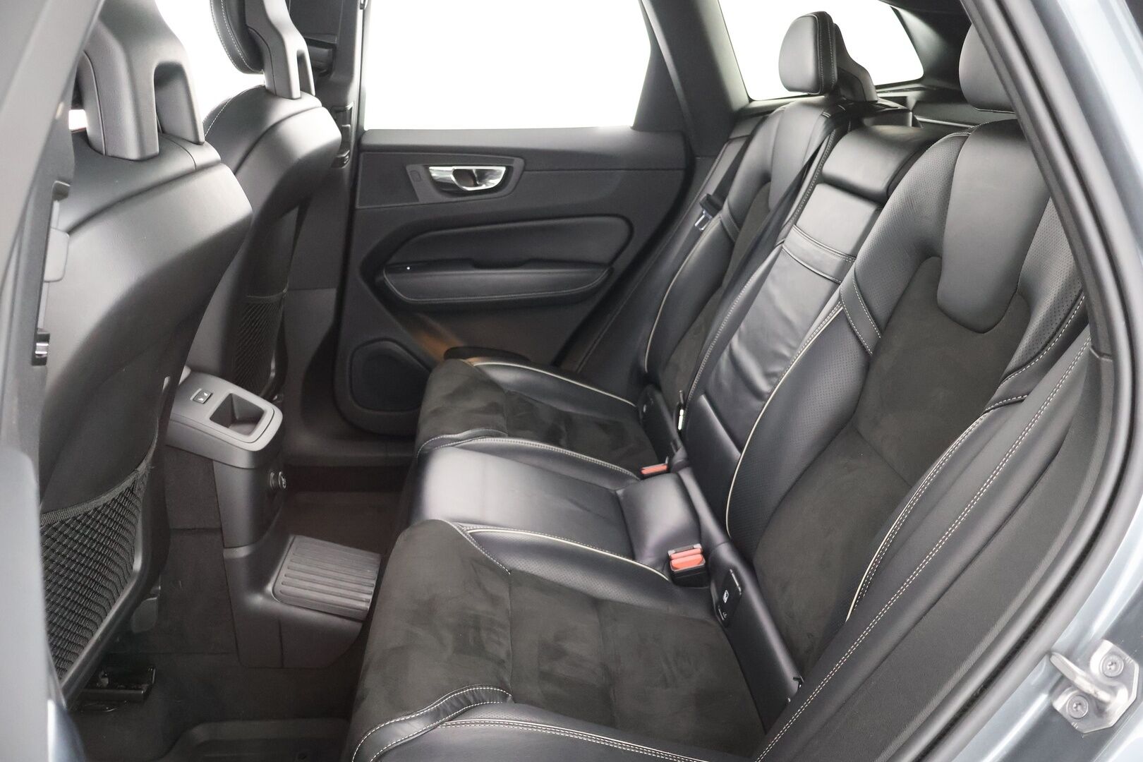 Volvo XC60 2018 T8 AWD R-Design aut - | Pilot assist | Webasto | Koukku | 360-kamera | Full-LED | Panorama | Muistipenkki | Ilma-alusta | Suomi-auto | Akku kuntotarkastettu | 2x Lataus | - KORKO VAIN 3,99 %