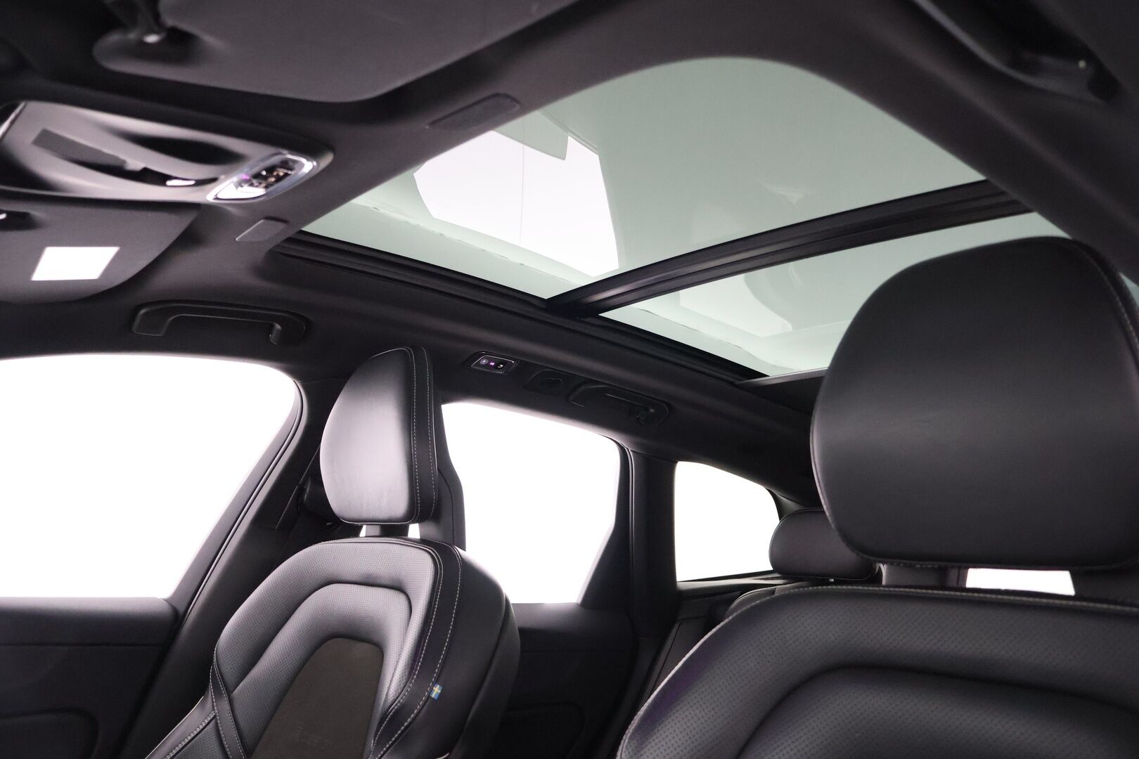 Volvo XC60 2018 T8 AWD R-Design aut - | Pilot assist | Webasto | Koukku | 360-kamera | Full-LED | Panorama | Muistipenkki | Ilma-alusta | Suomi-auto | Akku kuntotarkastettu | 2x Lataus | - KORKO VAIN 3,99 %