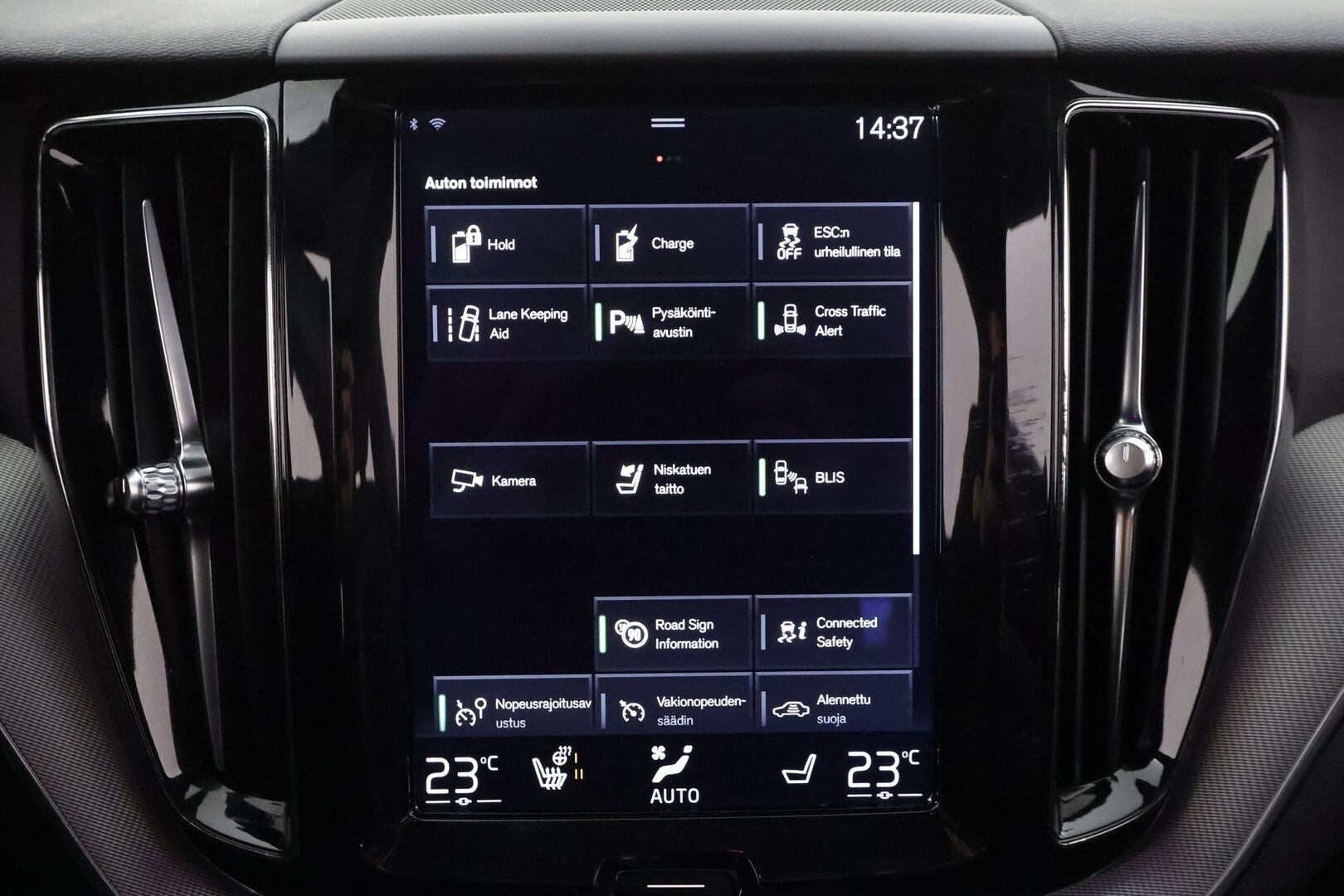 Volvo XC60 2018 T8 AWD R-Design aut * Pilot assist / Webasto / Koukku / 360-kamera / Full-LED / Panorama / Muistipenkki / Ilma-alusta * - Suomi-auto / Akku kuntotarkastettu / 2x Lataus - HULLUT AVAJAISHULINAT KORKOTARJOUS 3,29 %