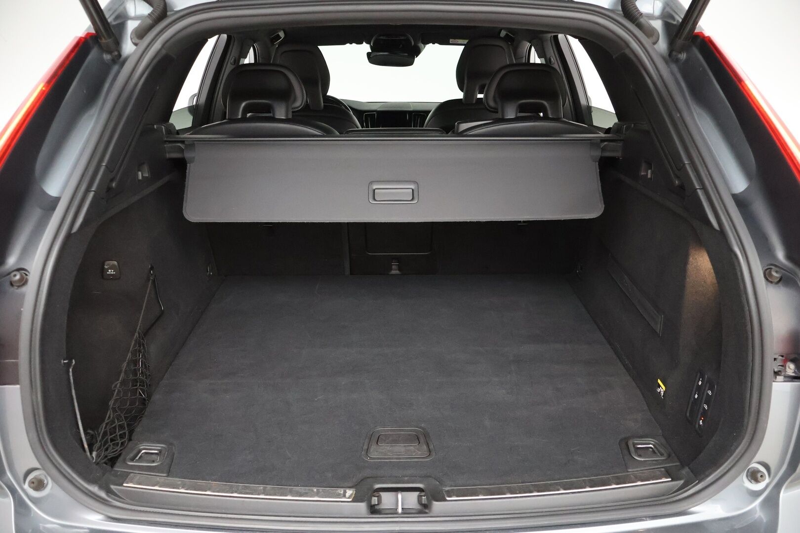 Volvo XC60 2018 T8 AWD R-Design aut - | Pilot assist | Webasto | Koukku | 360-kamera | Full-LED | Panorama | Muistipenkki | Ilma-alusta | Suomi-auto | Akku kuntotarkastettu | 2x Lataus | - KORKO VAIN 3,99 %