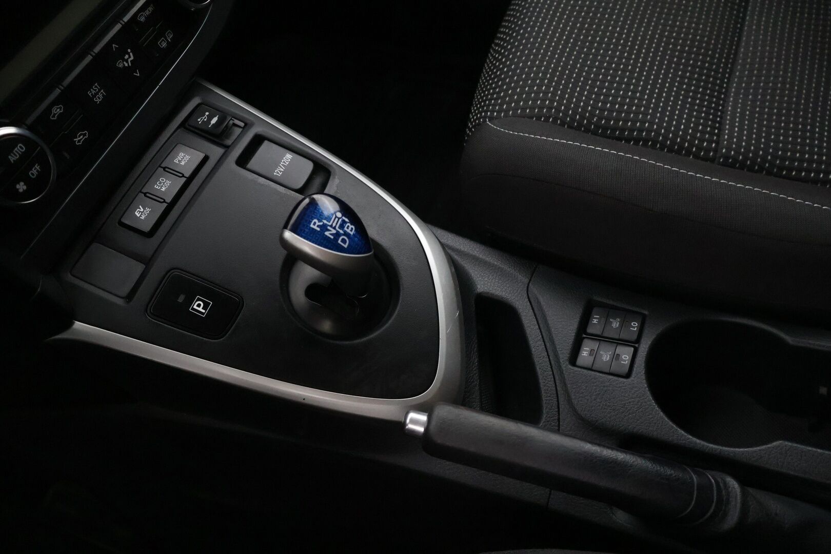 Toyota Auris 2015 TOYOTA AURIS *Peruutuskamera / Penkinlämmittimet / Vakionopeudensäädin / 2x Renkaat - Bluetooth / Monitoimiohjauspyörä / Tummennetut takaikkunat / Keskuslukitus kaukosäätöinen 