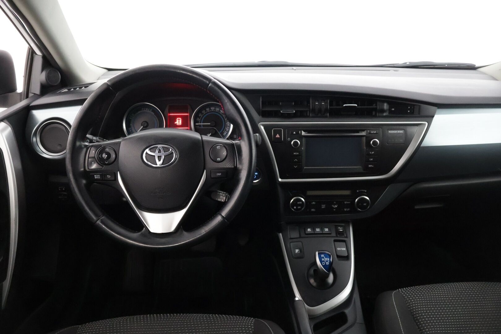 Toyota Auris 2015 TOYOTA AURIS *Peruutuskamera / Penkinlämmittimet / Vakionopeudensäädin / 2x Renkaat - Bluetooth / Monitoimiohjauspyörä / Tummennetut takaikkunat / Keskuslukitus kaukosäätöinen 