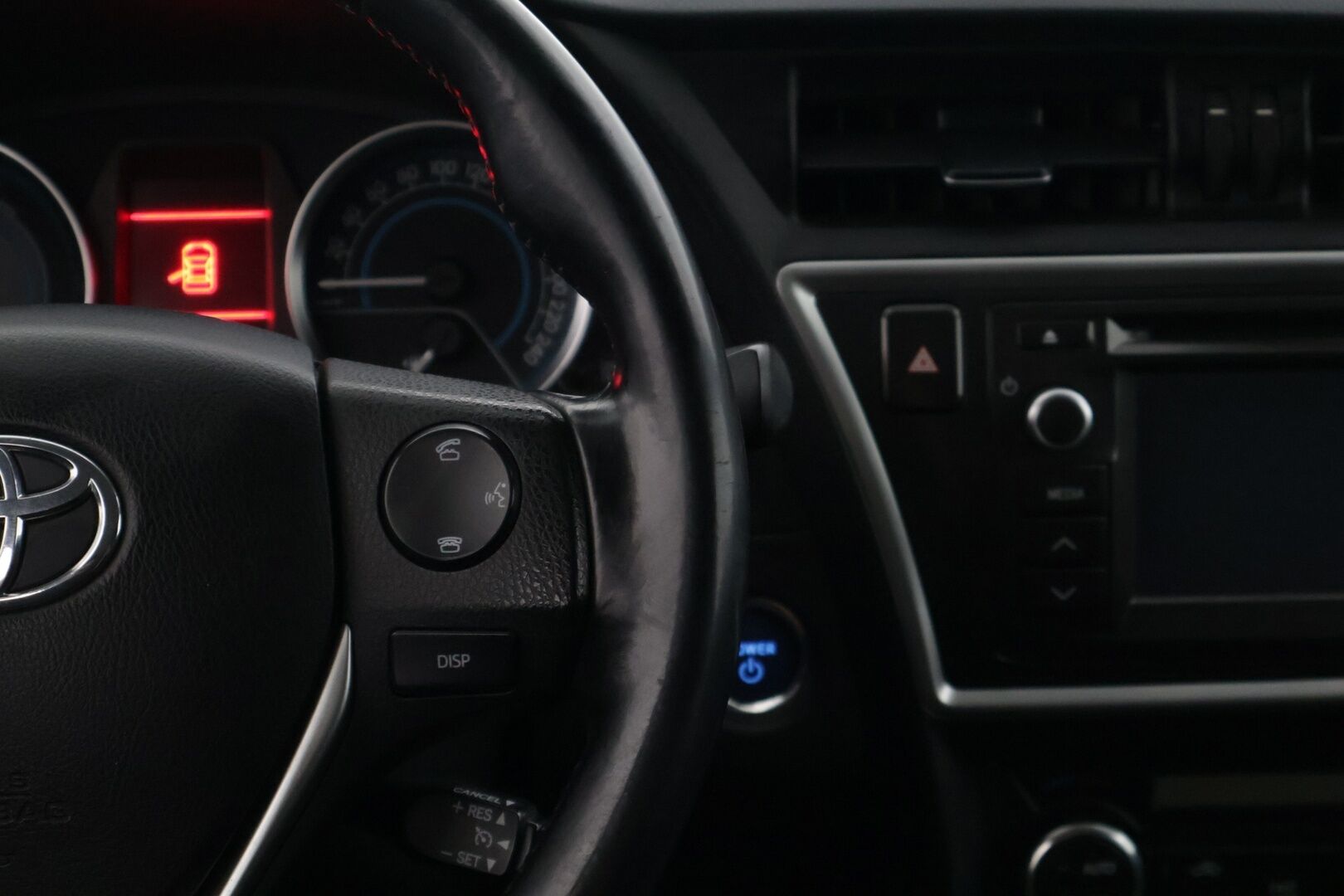 Toyota Auris 2015 TOYOTA AURIS *Peruutuskamera / Penkinlämmittimet / Vakionopeudensäädin / 2x Renkaat - Bluetooth / Monitoimiohjauspyörä / Tummennetut takaikkunat / Keskuslukitus kaukosäätöinen 