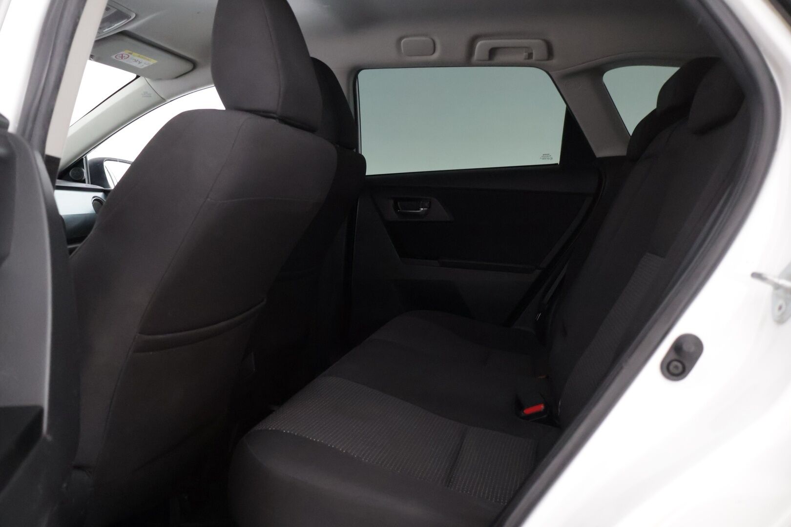 Toyota Auris 2015 TOYOTA AURIS *Peruutuskamera / Penkinlämmittimet / Vakionopeudensäädin / 2x Renkaat - Bluetooth / Monitoimiohjauspyörä / Tummennetut takaikkunat / Keskuslukitus kaukosäätöinen 
