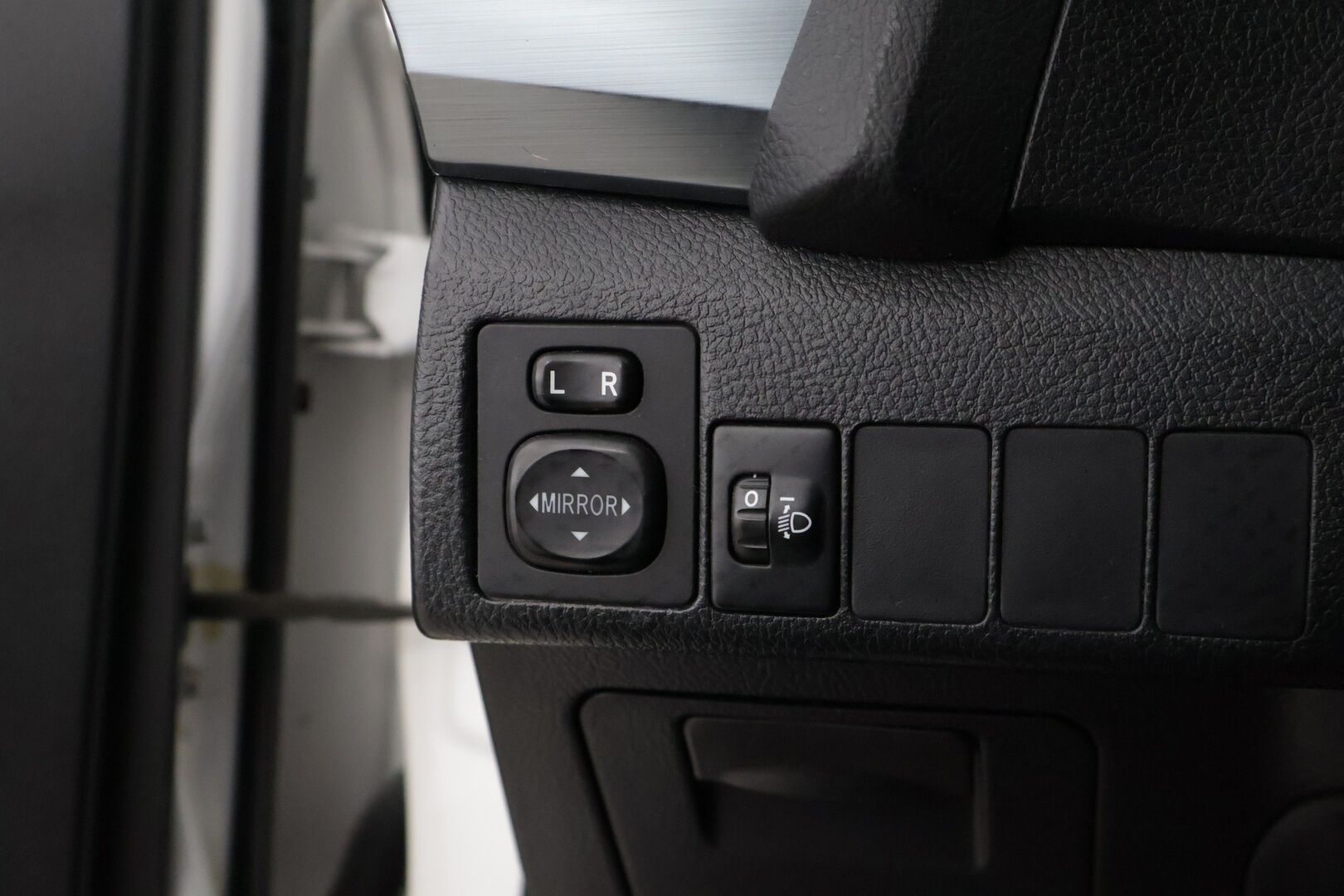 Toyota Auris 2015 TOYOTA AURIS *Peruutuskamera / Penkinlämmittimet / Vakionopeudensäädin / 2x Renkaat - Bluetooth / Monitoimiohjauspyörä / Tummennetut takaikkunat / Keskuslukitus kaukosäätöinen 