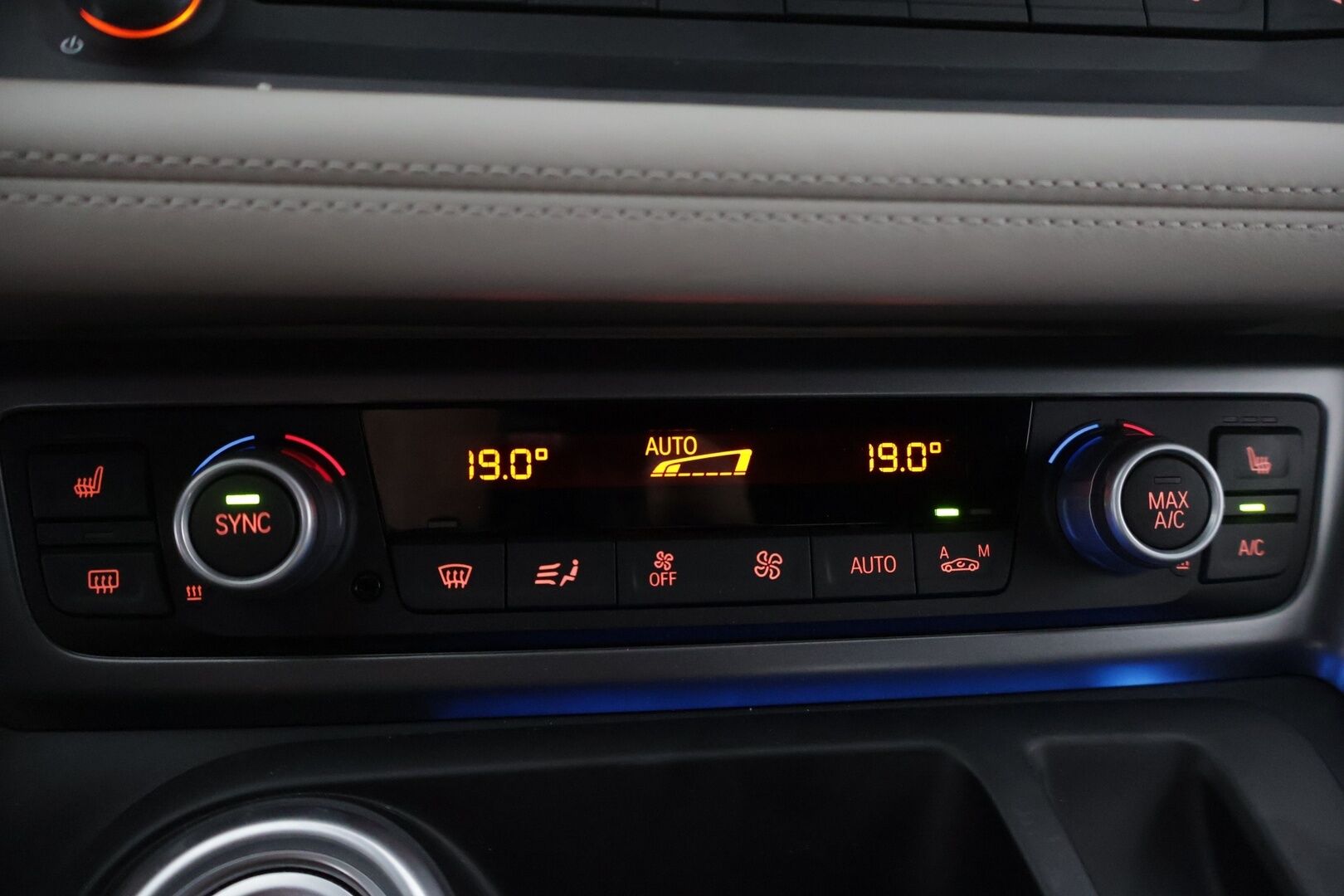 BMW i8 2018 Business Exclusive *Laser-Ajovalot / Harman&Kardon / HUD / 360-Kamera * - *Todella siisti Suomi-Auto! Jos etsit i8, niin tästä paremmaksi yksilö ei muutu!  *